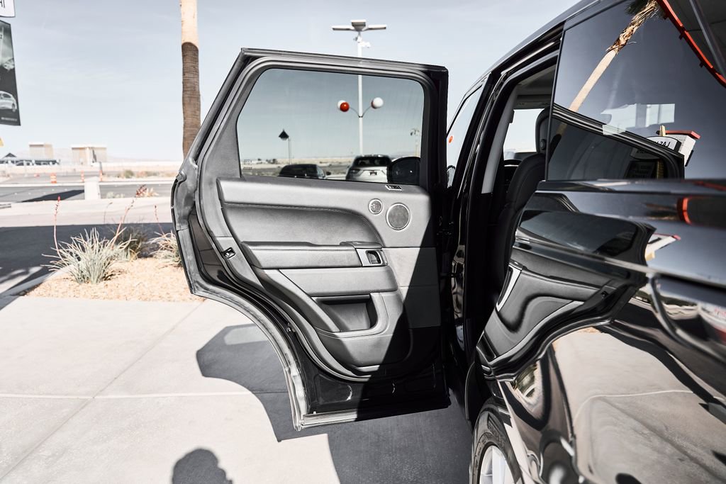 Used 2020 Land Rover Range Rover Sport SE image 13