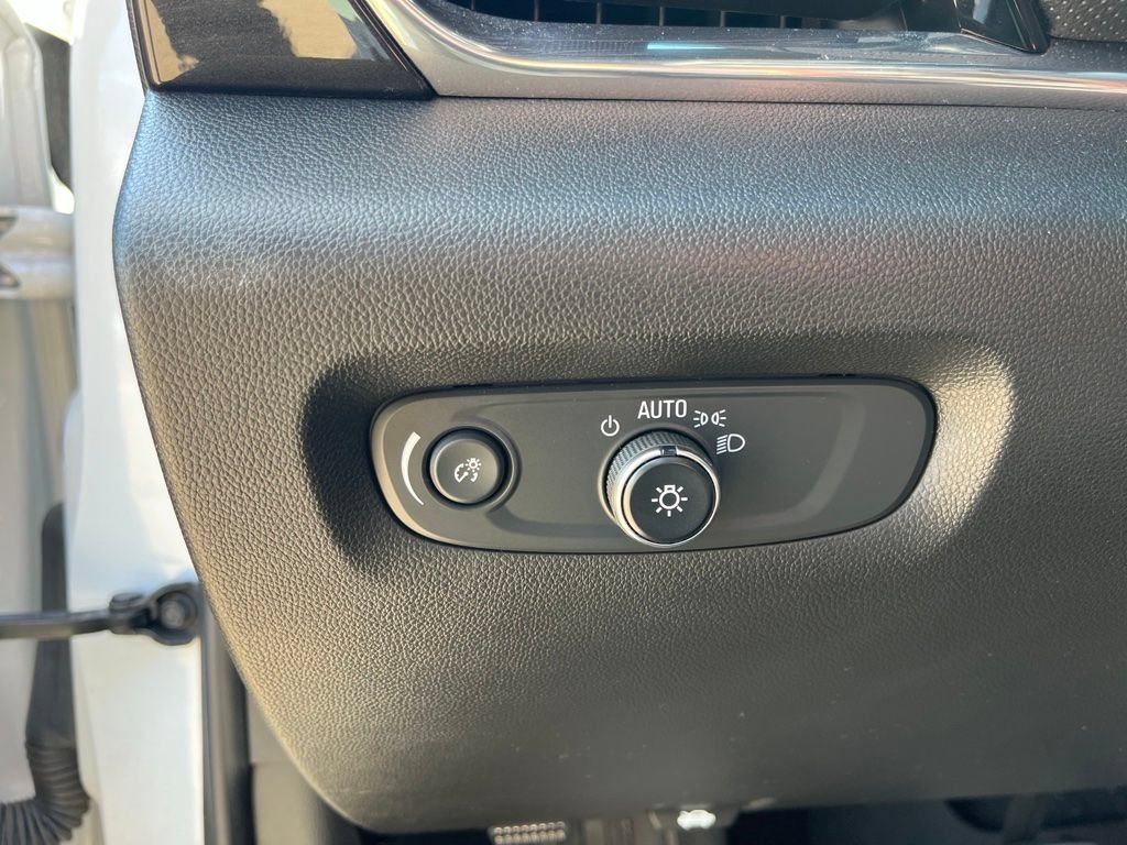 Used 2023 Chevrolet Traverse RS FWD image 14