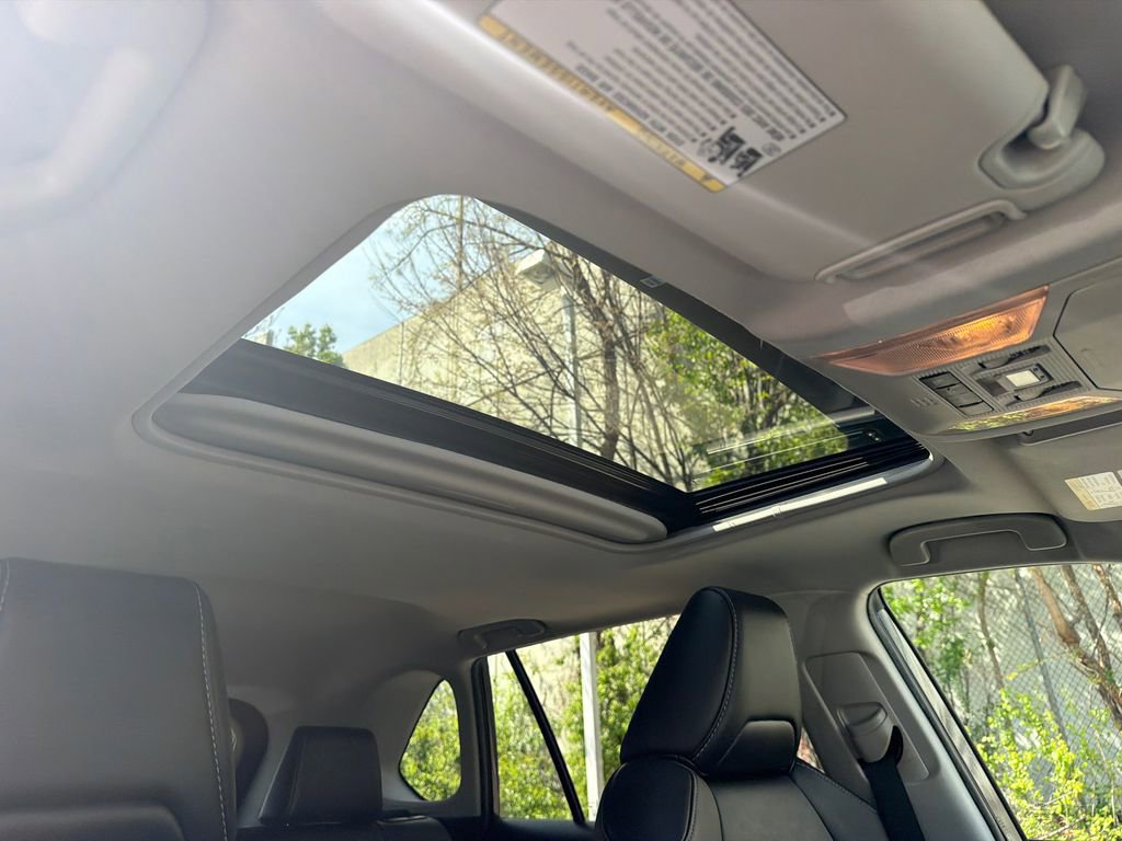 Used 2021 Toyota RAV4 XLE Premium image 13