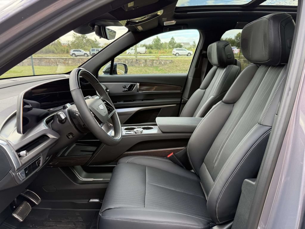 New 2026 Cadillac Vistiq Luxury w/ LPO, Floor Liner Package AWD/4WD image 21
