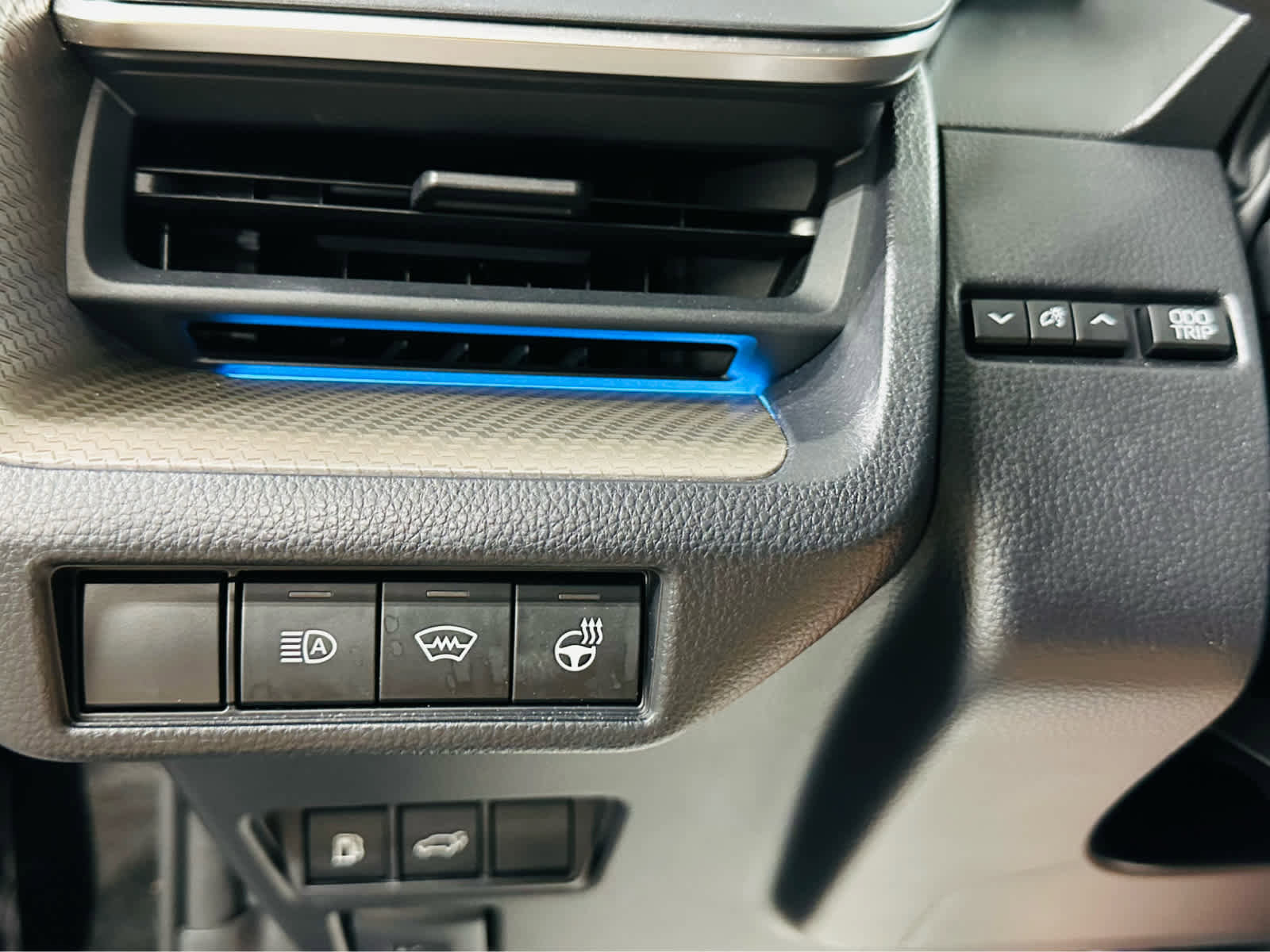 Used 2024 Toyota Prius Limited image 12