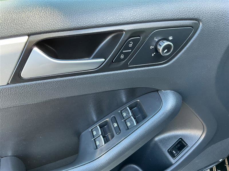 Used 2014 Volkswagen Jetta SE FWD image 25