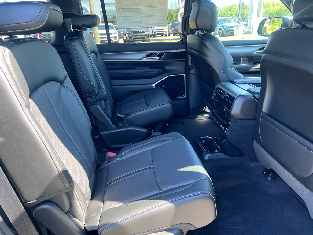 New 2026 Jeep Grand Wagoneer Limited AWD/4WD image 12