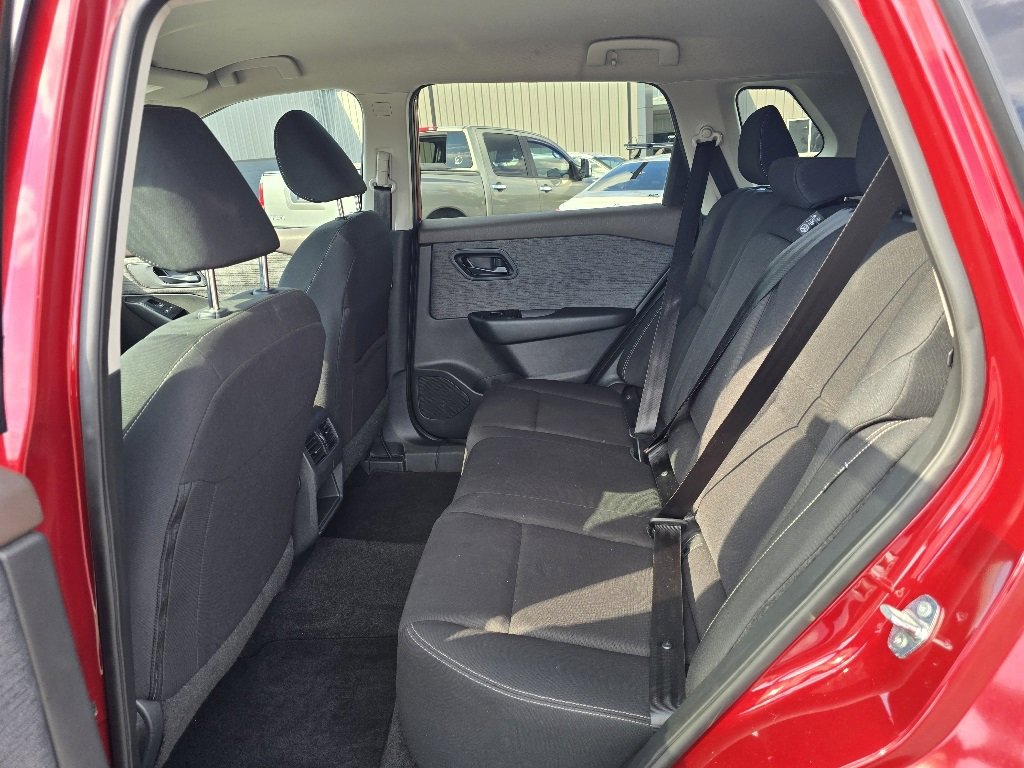 Used 2023 Nissan Rogue S image 12