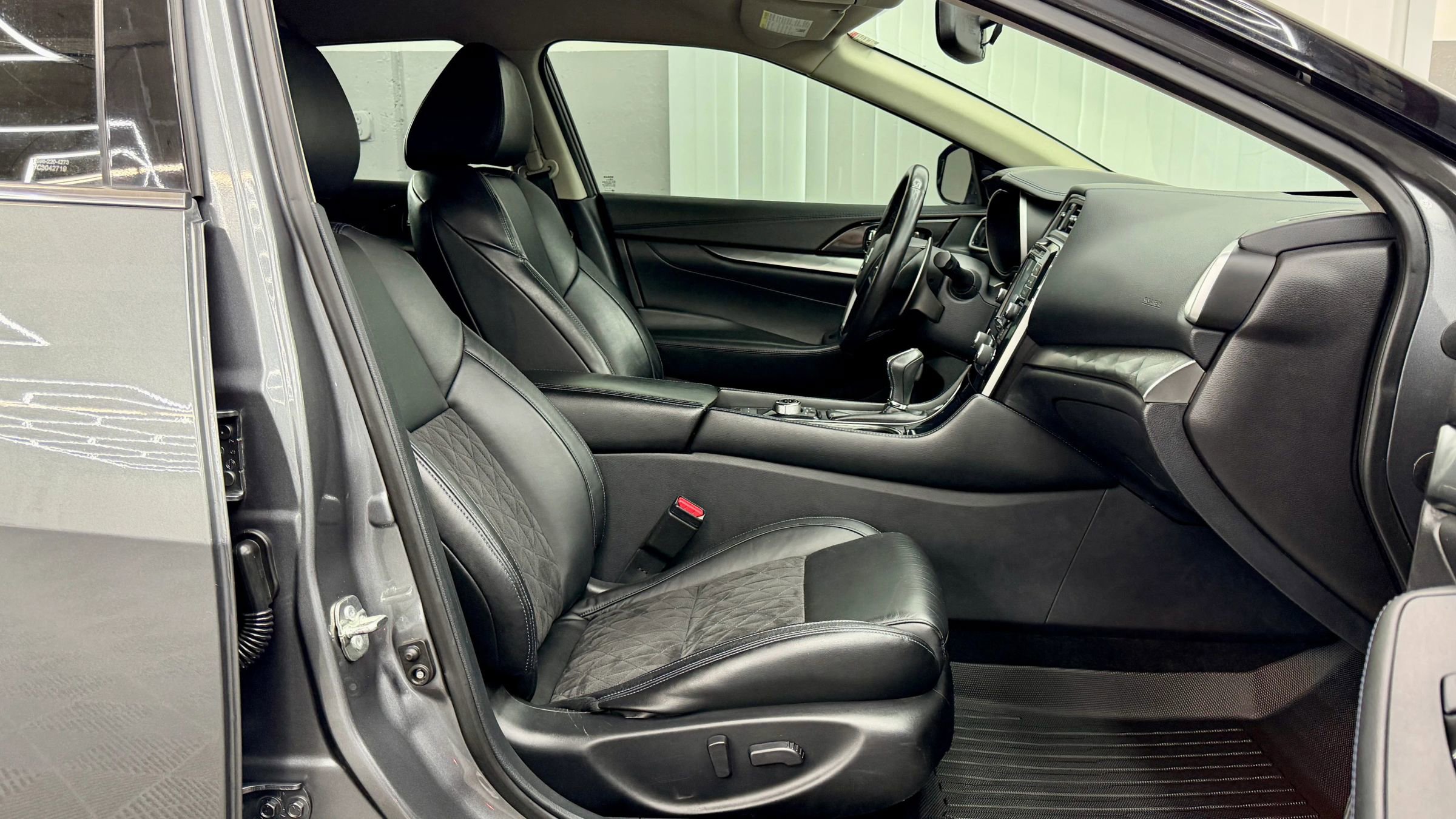 Used 2017 Nissan Maxima SR w/ Midnight Edition image 11