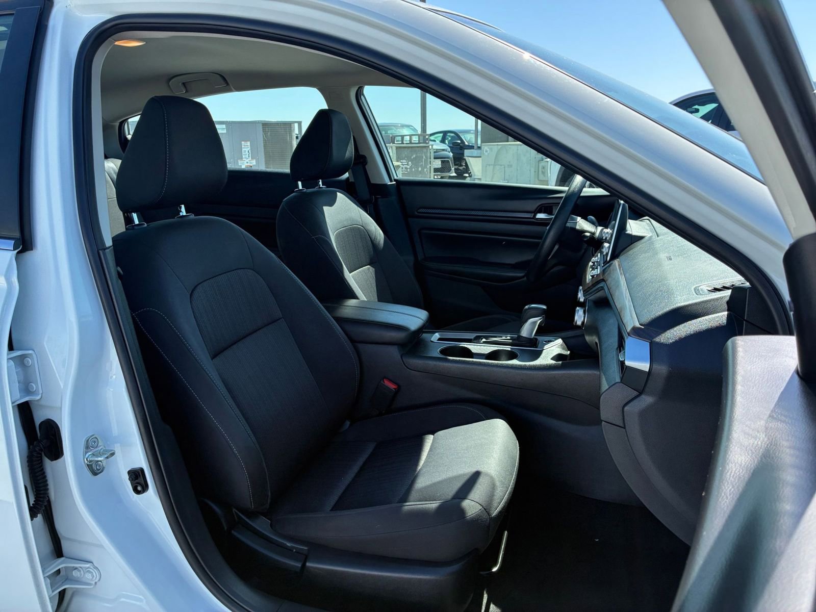 Used 2025 Nissan Altima 2.5 SV FWD image 36