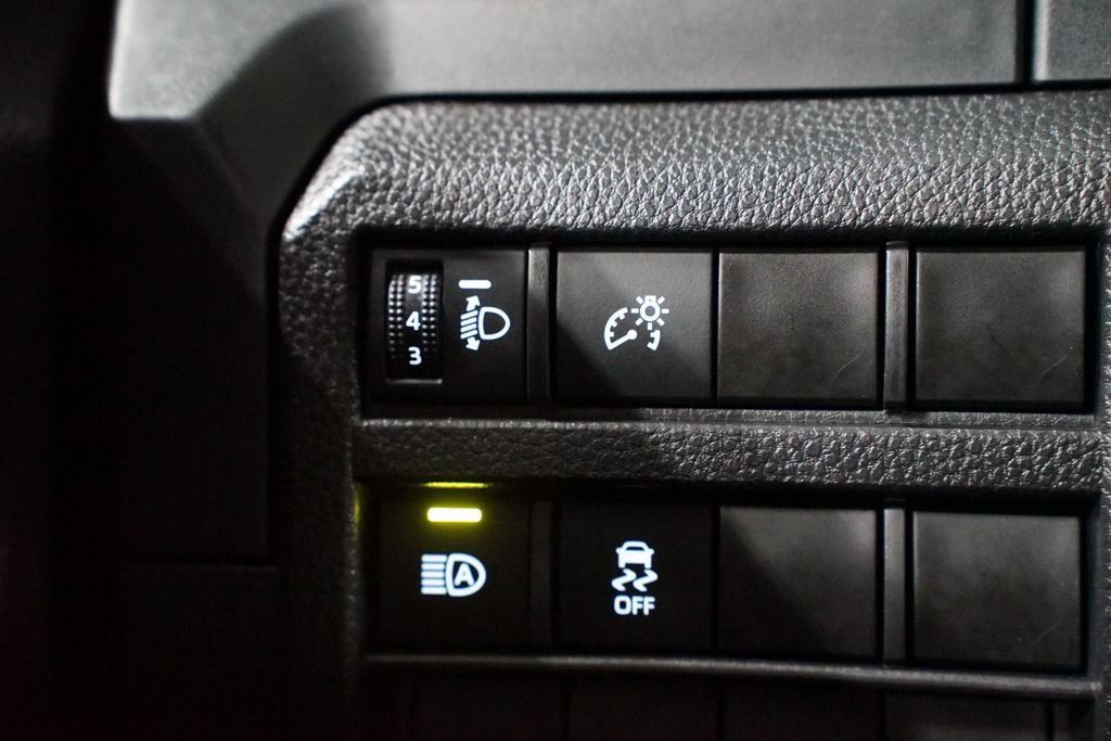 Certified 2024 Toyota Tacoma SR AWD/4WD image 24