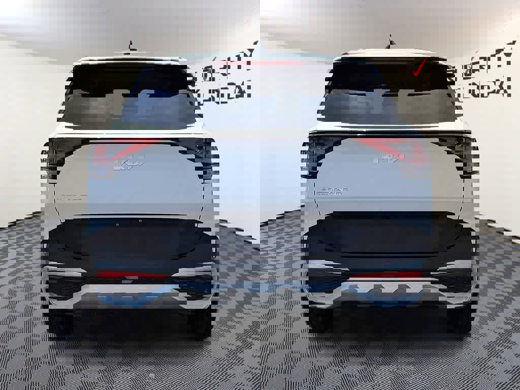 Used 2025 Kia Sportage LX image 5