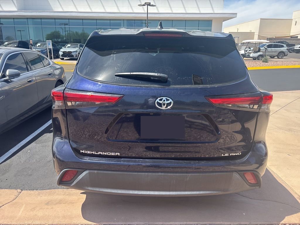 Used 2022 Toyota Highlander LE AWD/4WD image 9