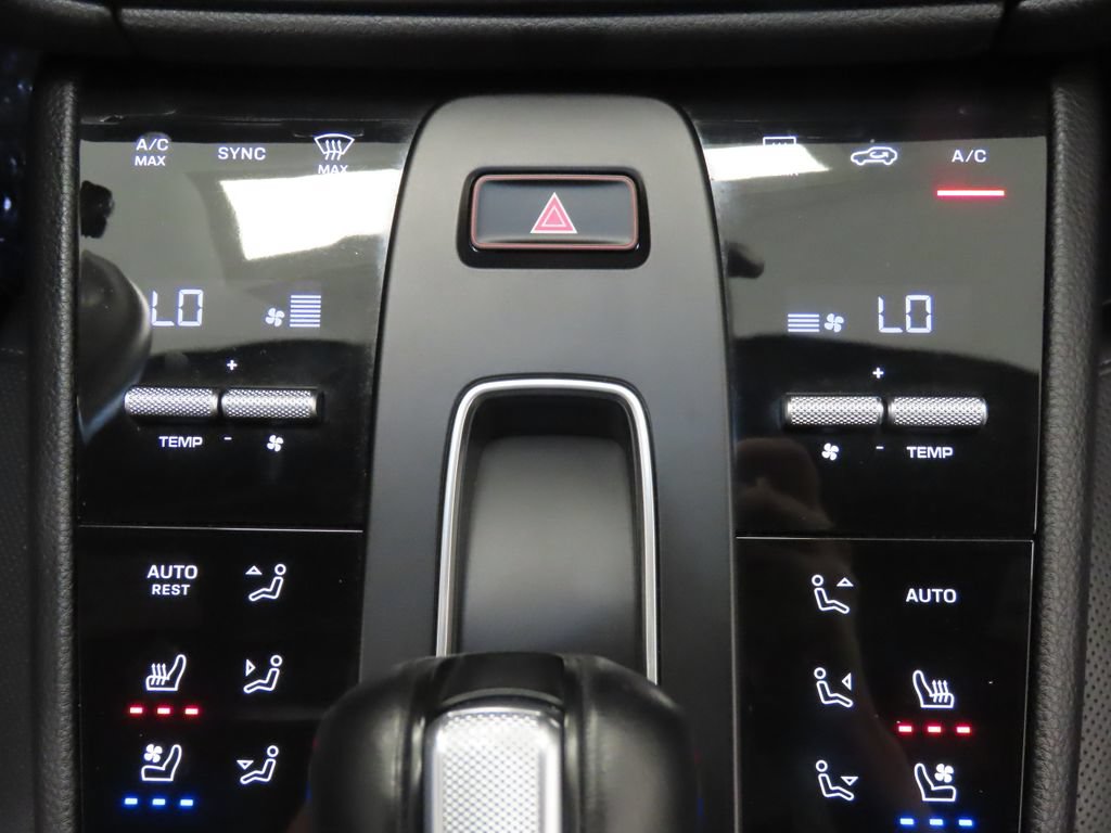Certified 2024 Porsche Macan Turbo AWD/4WD image 26