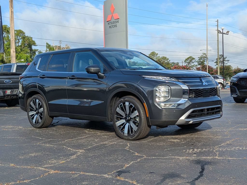 Used 2026 Mitsubishi Outlander SE FWD image 2