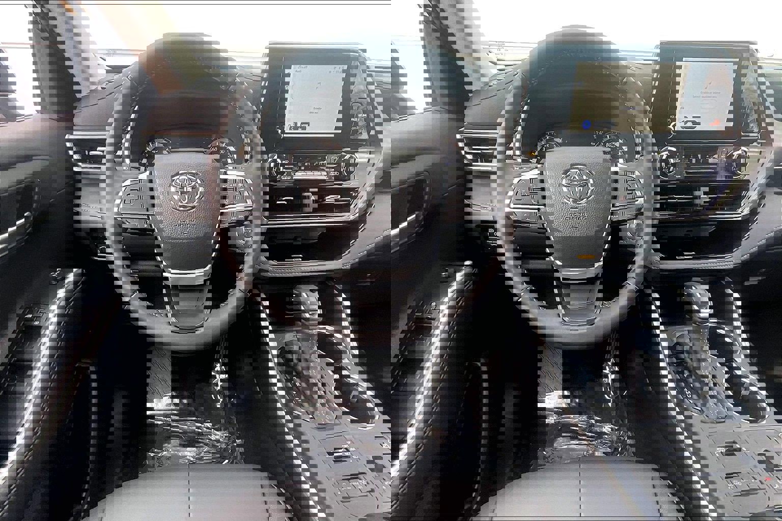 Used 2025 Toyota Highlander XLE image 6