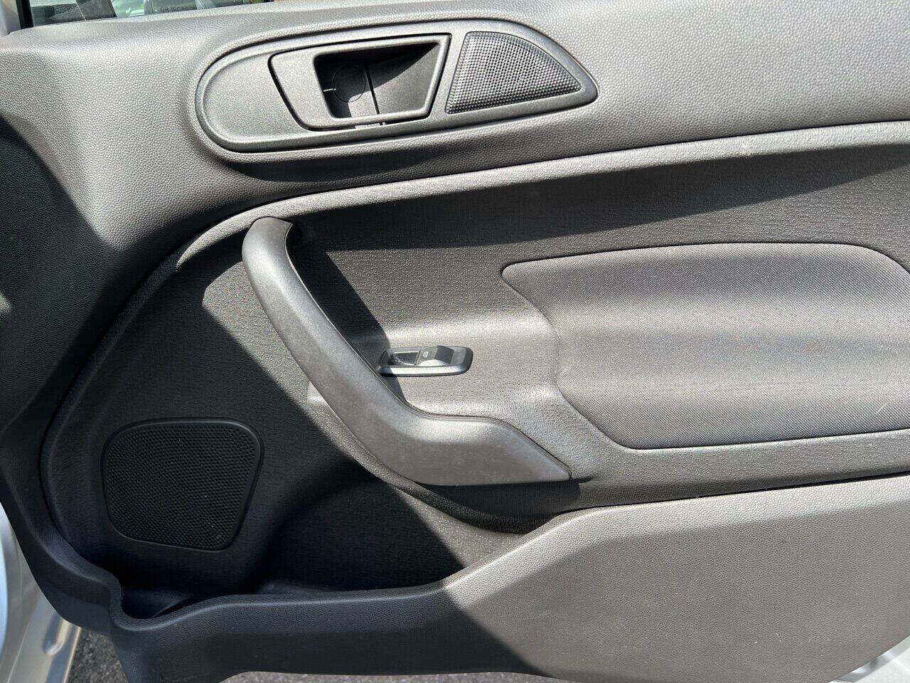 Used 2019 Ford Fiesta SE FWD image 28