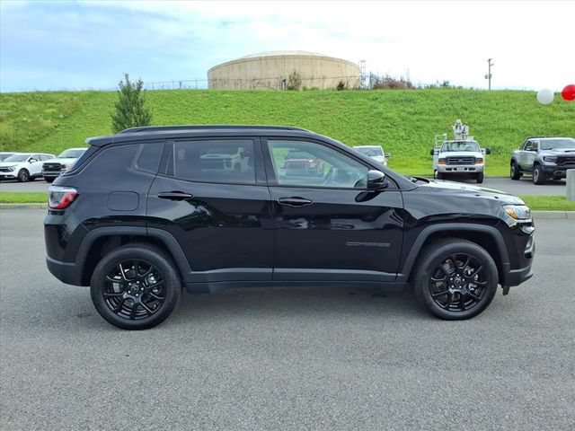 Used 2026 Jeep Compass Latitude AWD/4WD image 15