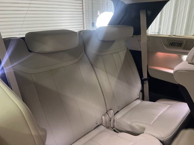 Used 2025 Land Rover Range Rover Long Wheelbase SE image 19