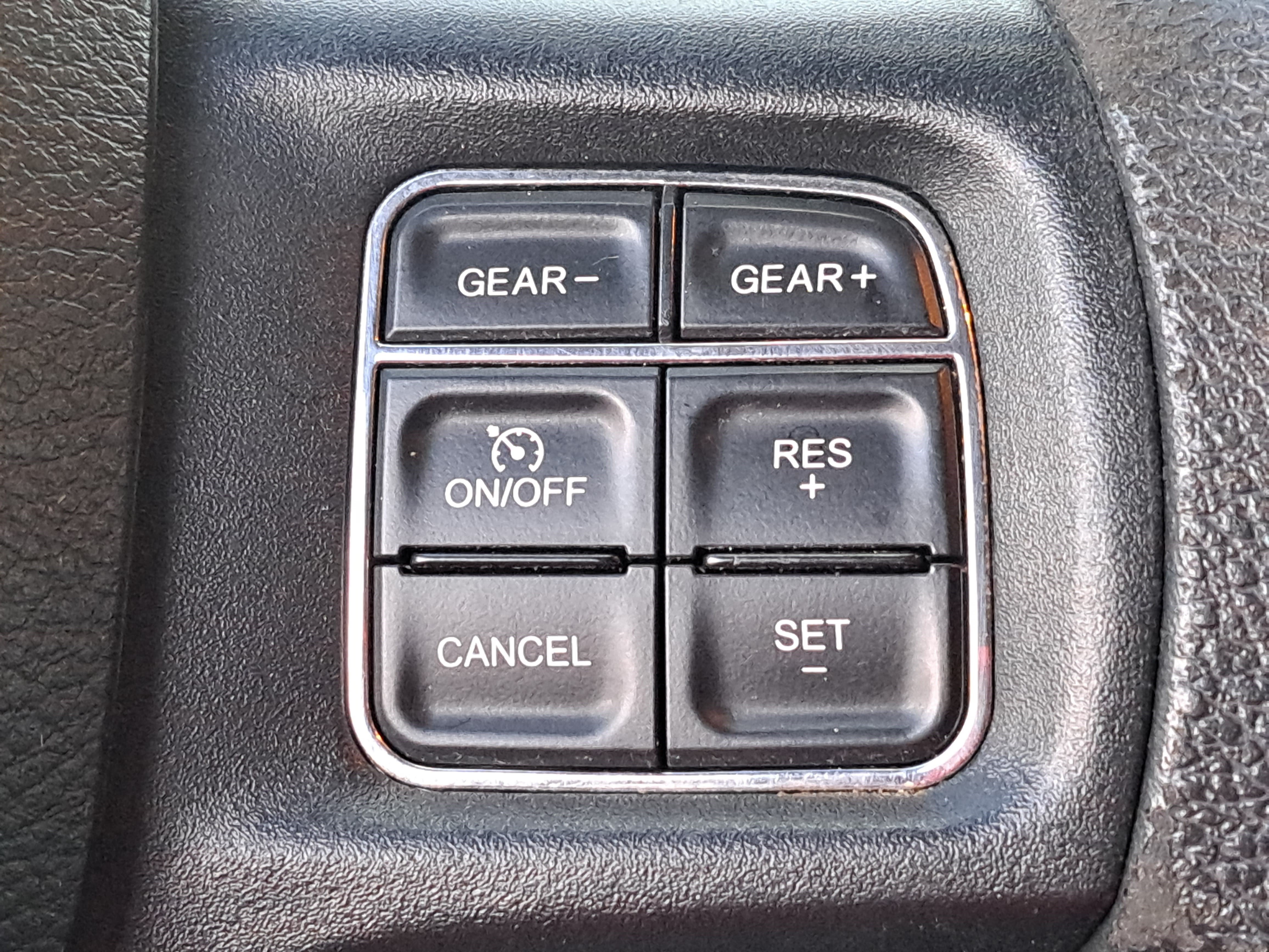 Used 2018 RAM 1500 Classic SLT AWD/4WD image 17