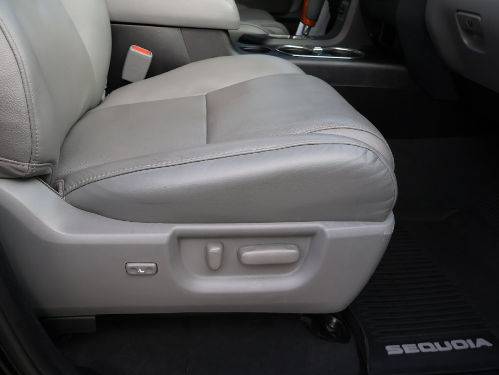 Used 2019 Toyota Sequoia Platinum AWD/4WD image 10