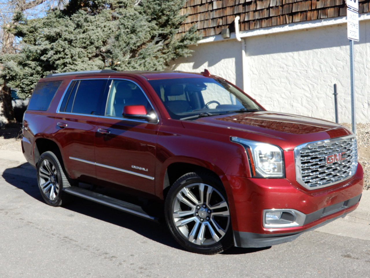 Used 2018 GMC Yukon Denali image 3