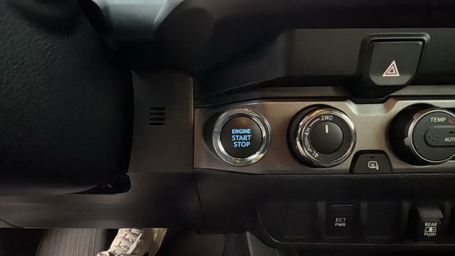 Used 2022 Toyota Tacoma TRD Off-Road image 16