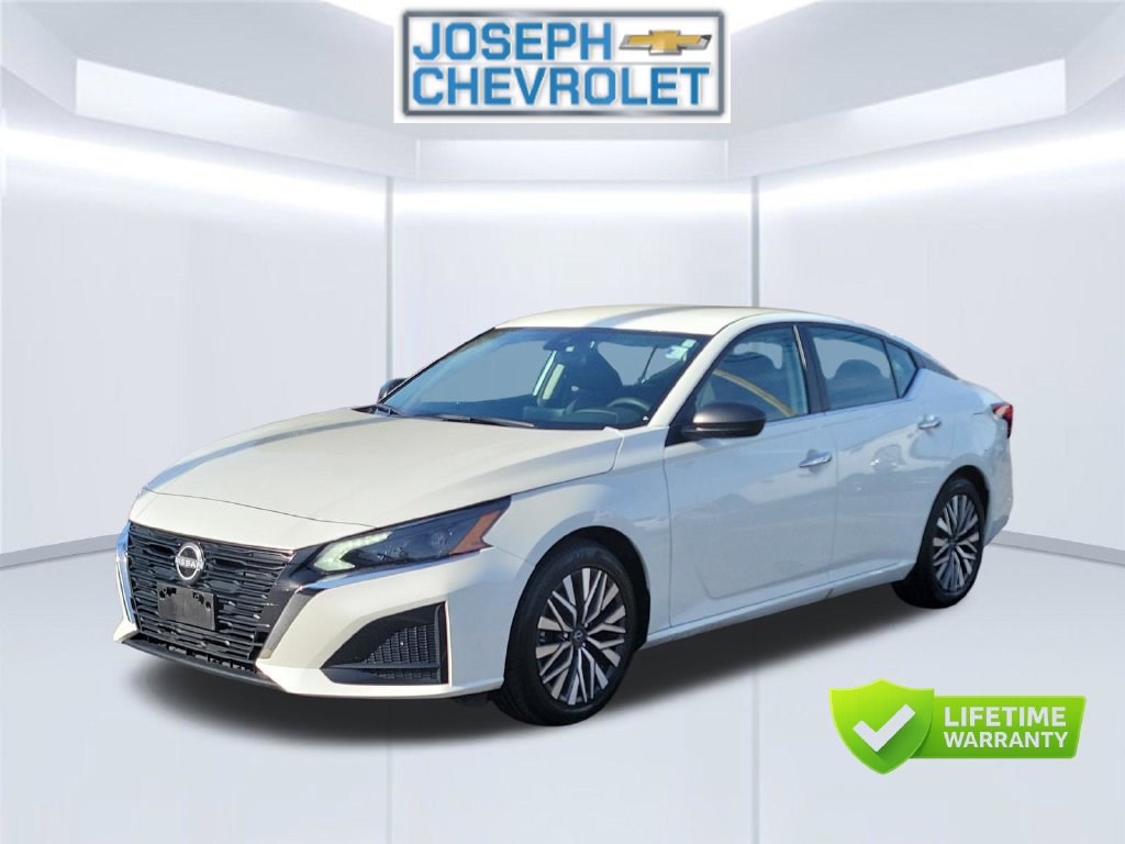 Used 2024 Nissan Altima 2.5 SV FWD image 3