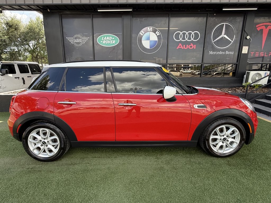Used 2020 MINI Cooper 4-Door Hardtop w/ Premium Package FWD image 8