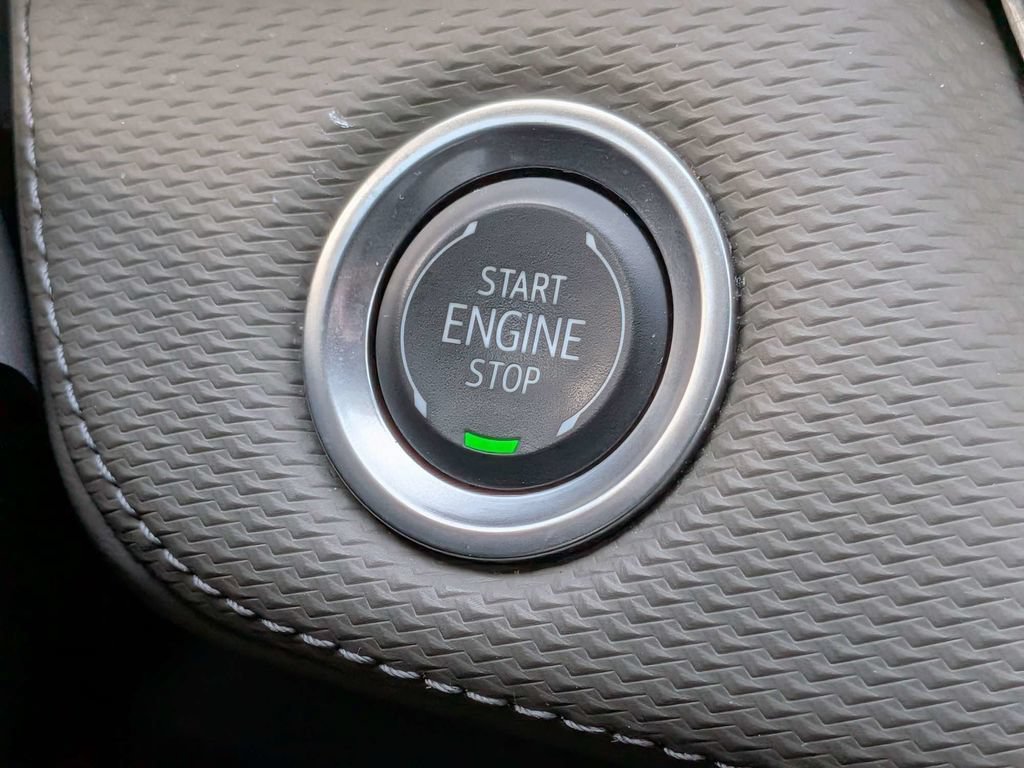Used 2025 Chevrolet Equinox LT w/ Convenience Package II FWD image 30