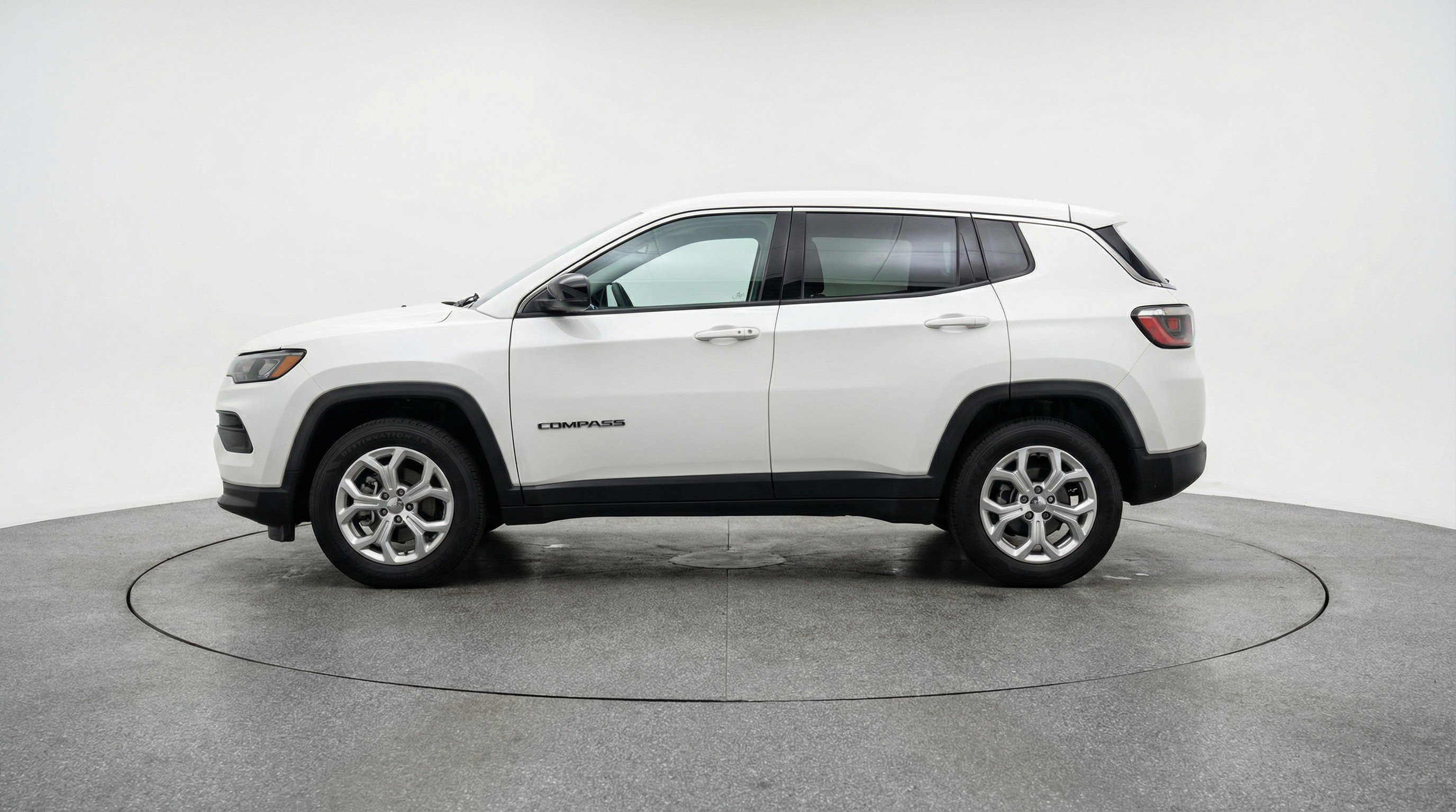 Used 2025 Jeep Compass Latitude image 5