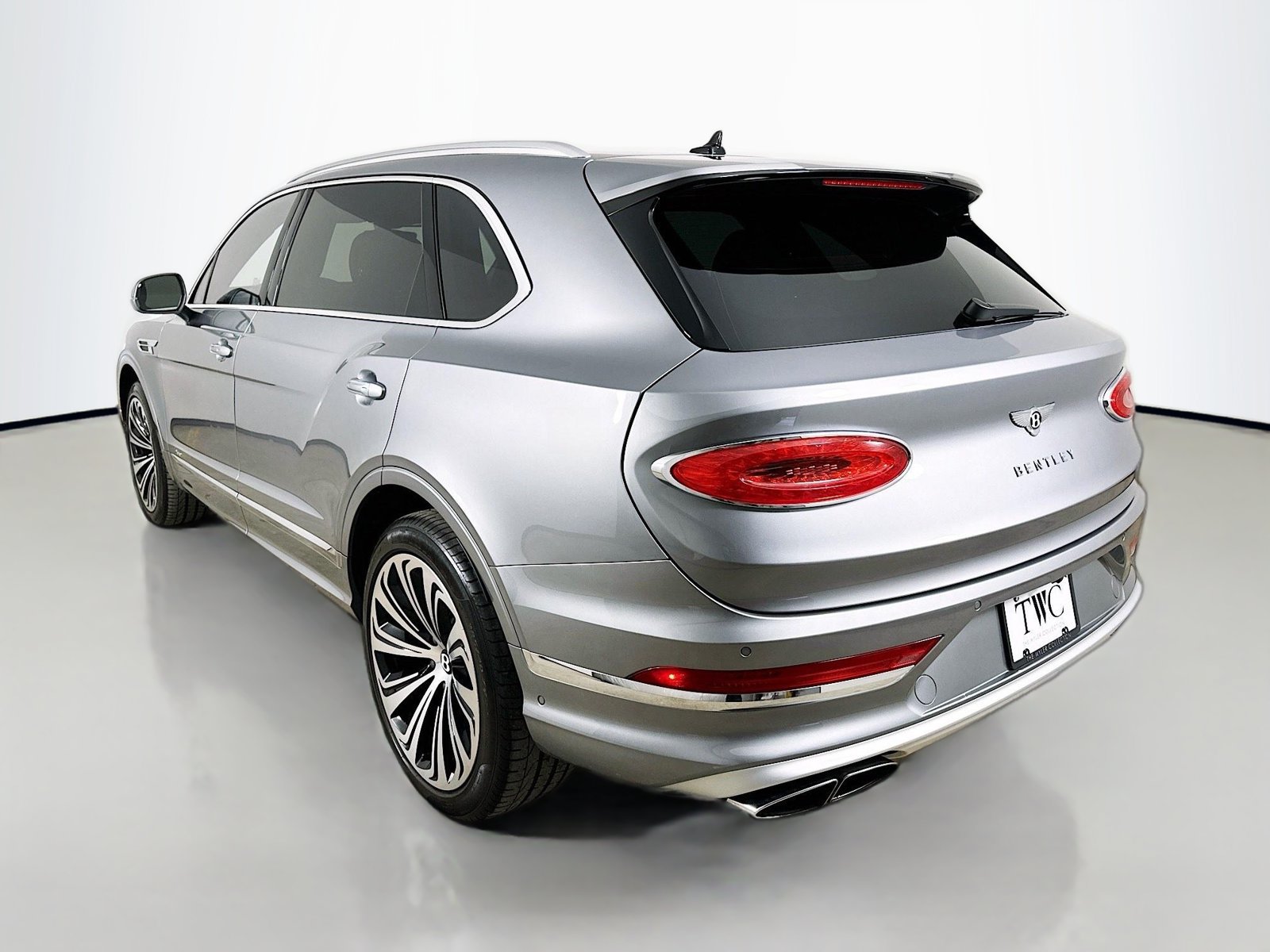 Used 2023 Bentley Bentayga Extended Wheelbase AWD/4WD image 3