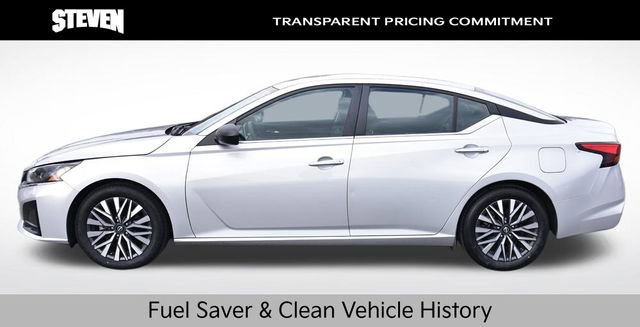 Used 2024 Nissan Altima 2.5 SV image 2
