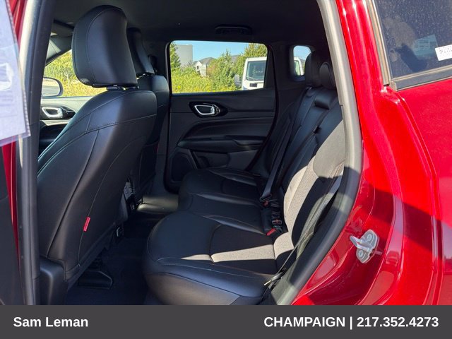 Used 2025 Jeep Compass Trailhawk AWD/4WD image 10