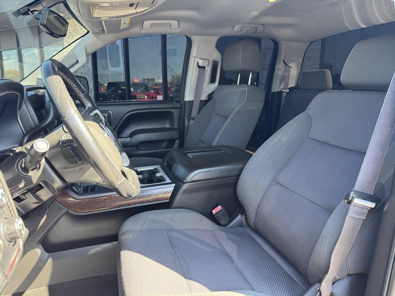 Used 2017 GMC Sierra 1500 SLE w/ SLE Value Package AWD/4WD image 2
