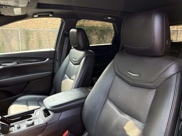 Used 2022 Cadillac XT5 Premium Luxury w/ LPO, Floor Liner Package AWD/4WD image 21