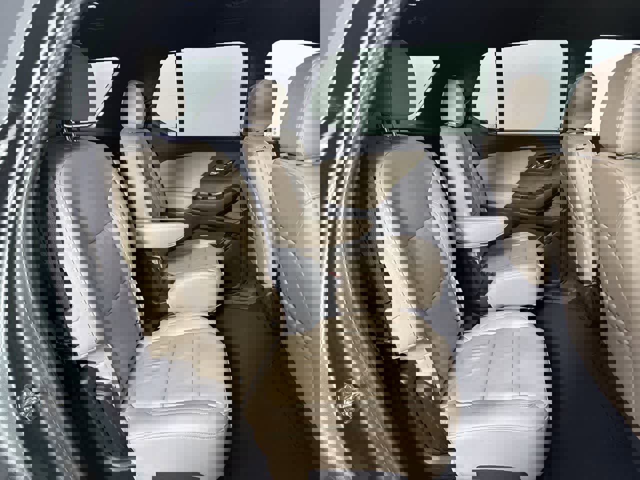 Used 2023 Chevrolet Traverse LT image 11