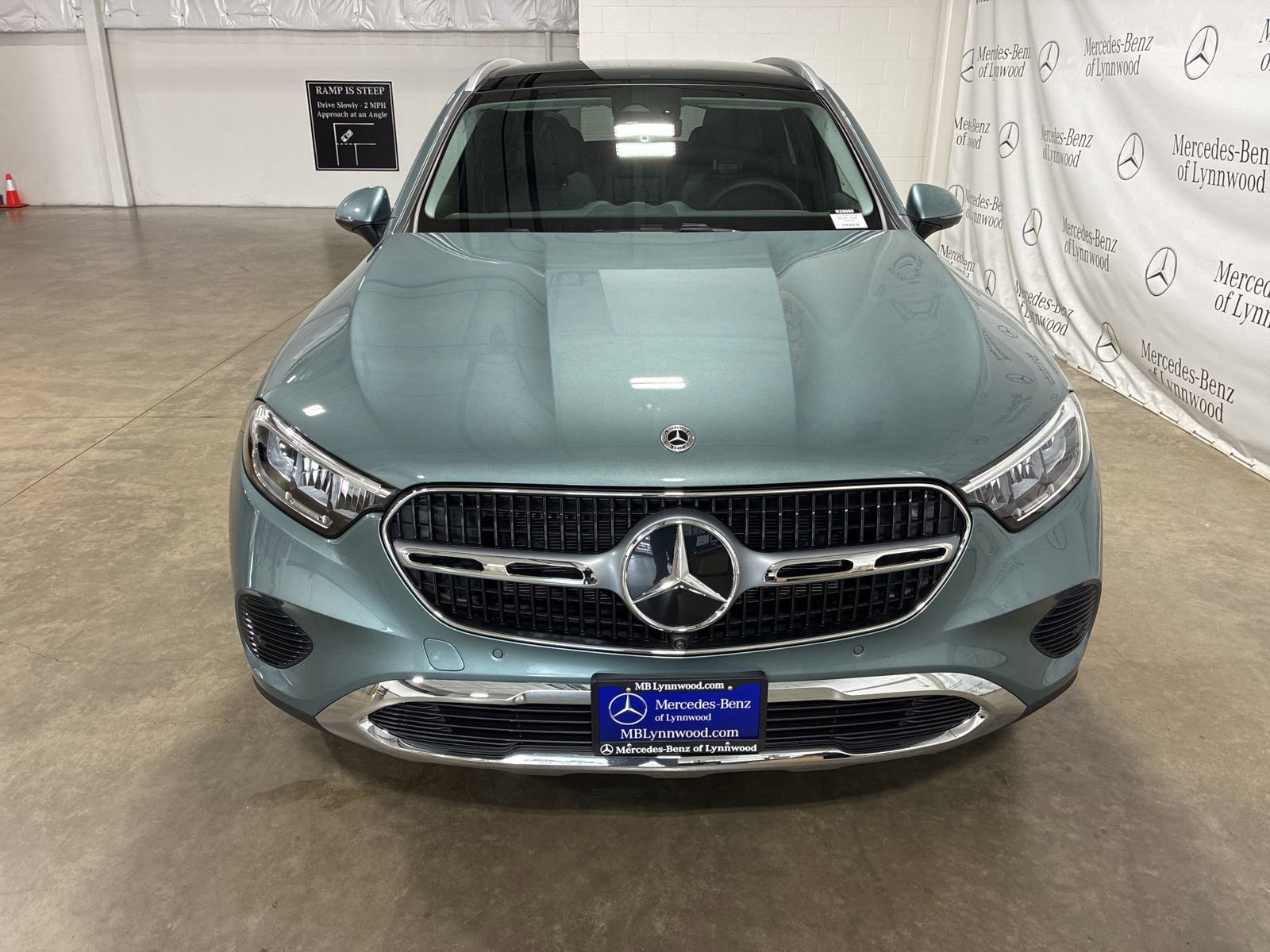 Used 2025 Mercedes-Benz GLC 300 4MATIC image 2