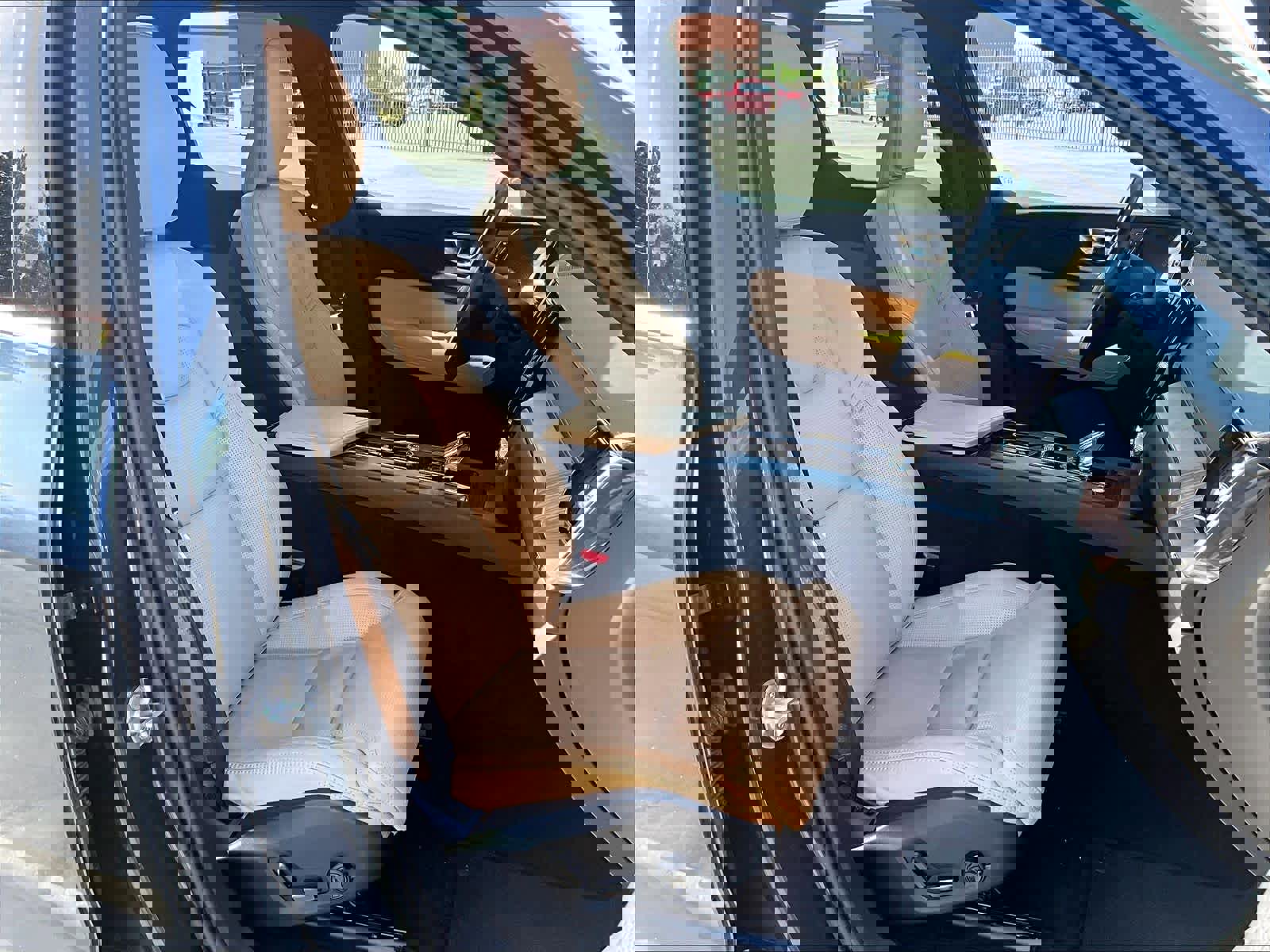 Used 2023 Volvo XC60 B5 Ultimate w/ Protection Package Premier image 10