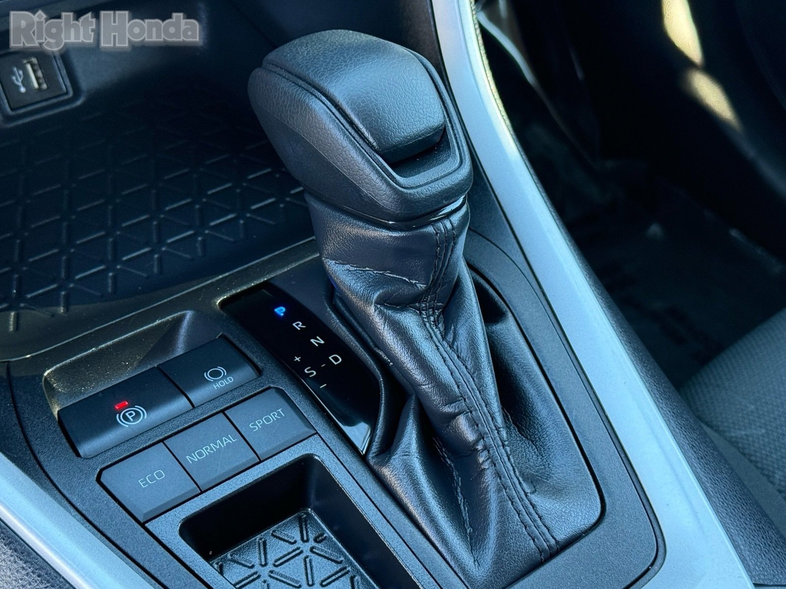 Used 2025 Toyota RAV4 XLE image 24