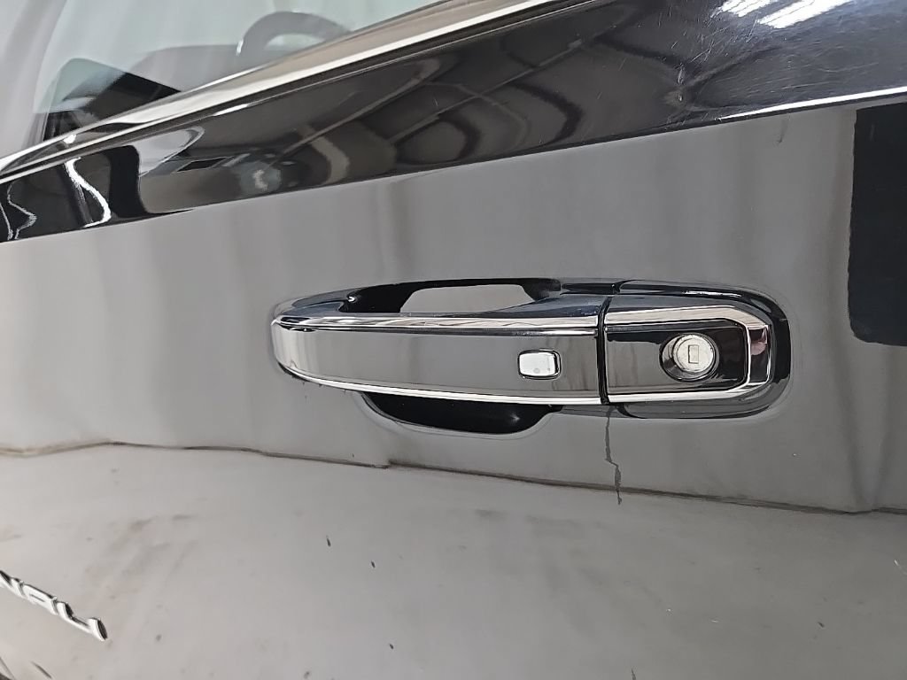 Used 2021 GMC Yukon XL Denali AWD/4WD image 30