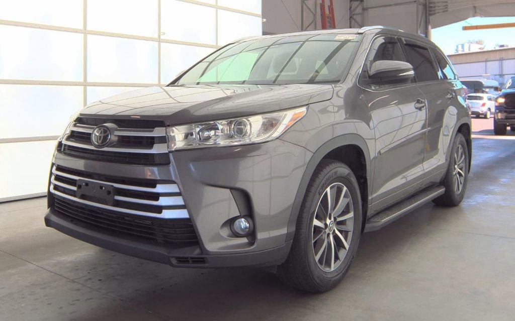 Used 2018 Toyota Highlander XLE w/ Protection Package #3 AWD/4WD image 7
