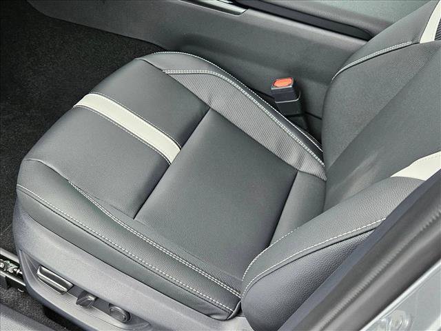New 2026 Toyota Camry SE FWD image 4