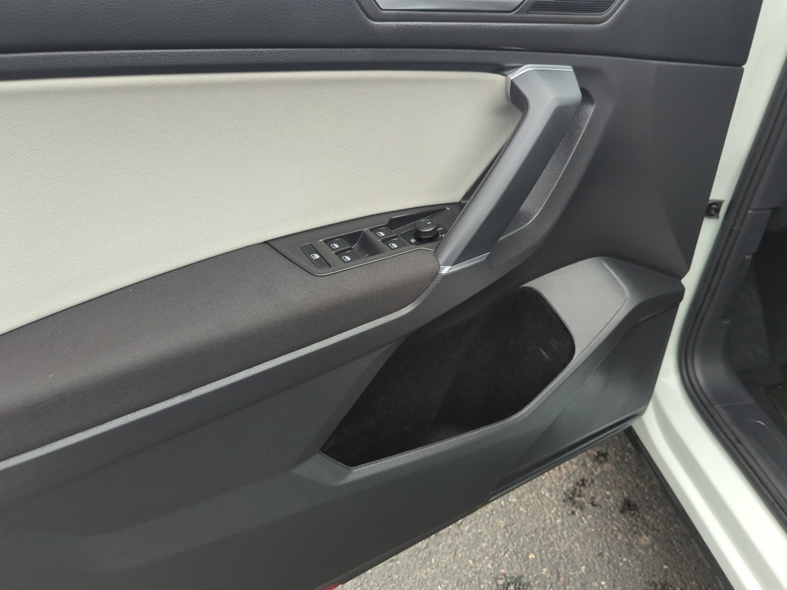 Used 2020 Volkswagen Tiguan S image 13