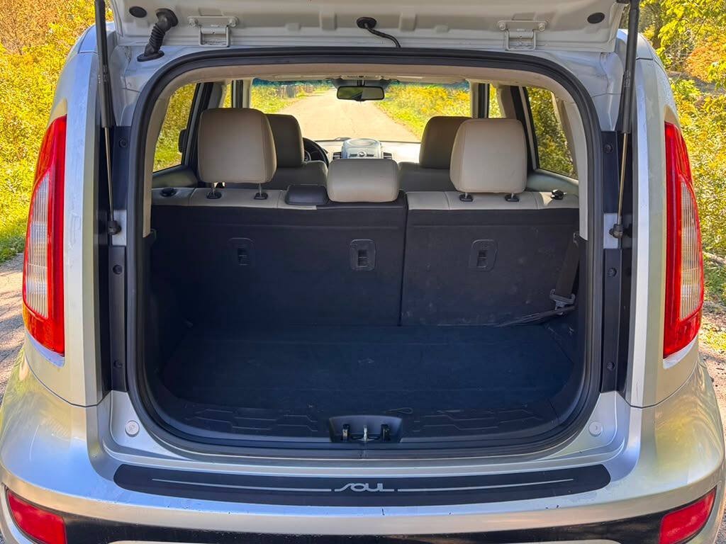 Used 2013 Kia Soul ! w/ Premium Pkg FWD image 11