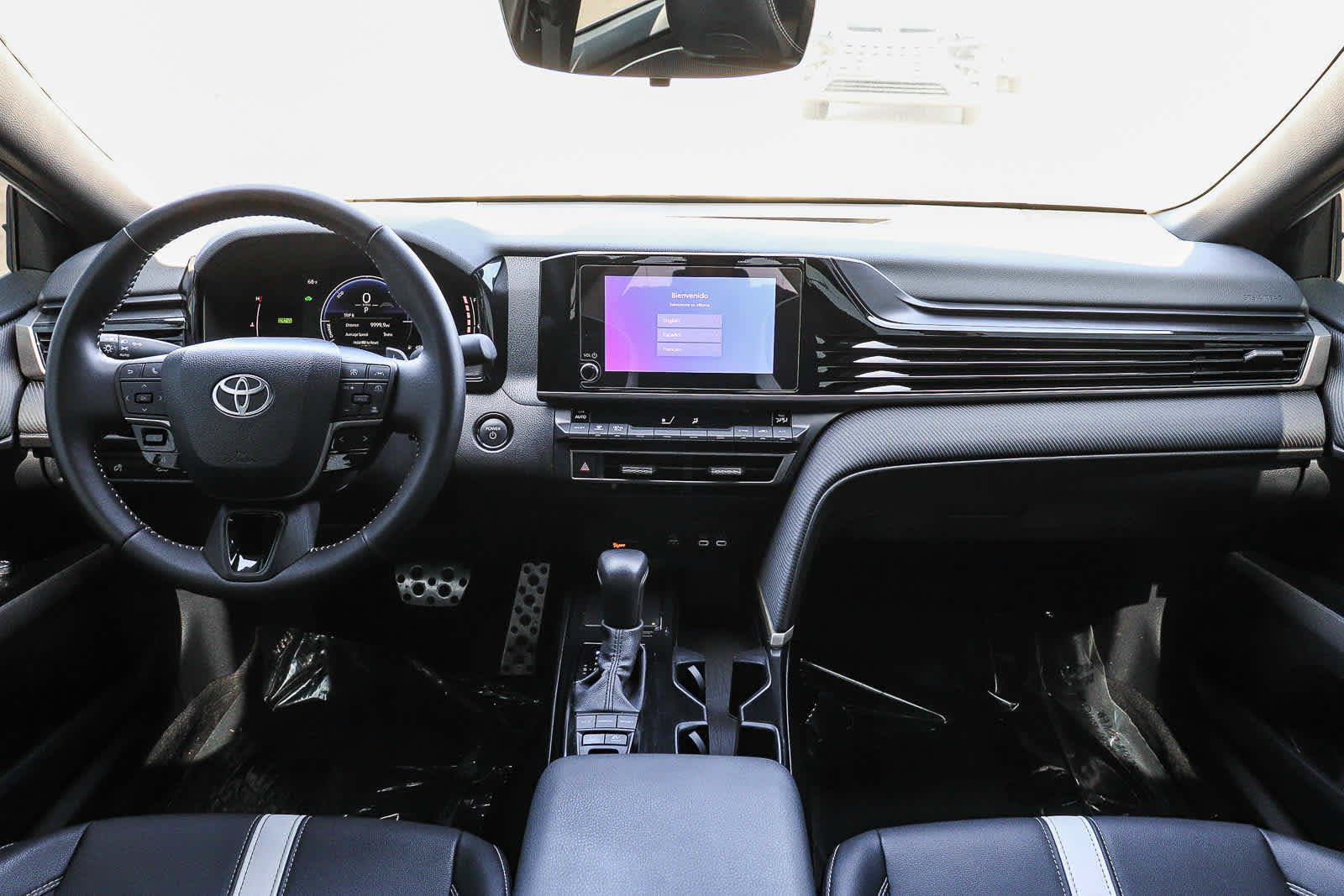 Used 2025 Toyota Camry SE FWD image 12