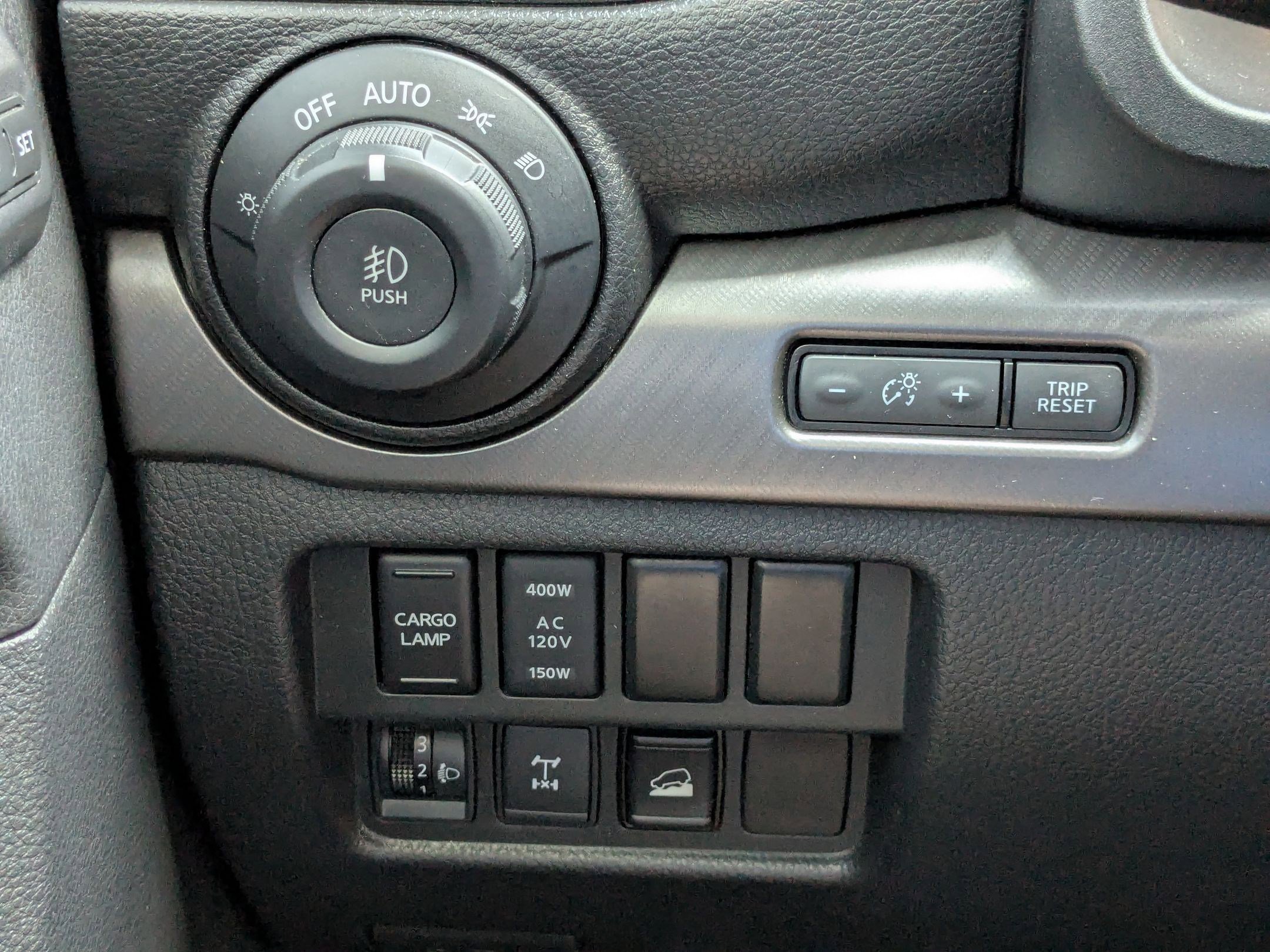 Used 2021 Nissan Titan PRO-4X w/ Pro-4x Convenience Package AWD/4WD image 16