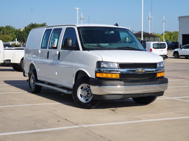 Used 2025 Chevrolet Express 2500 w/ Driver Convenience Package RWD video 2