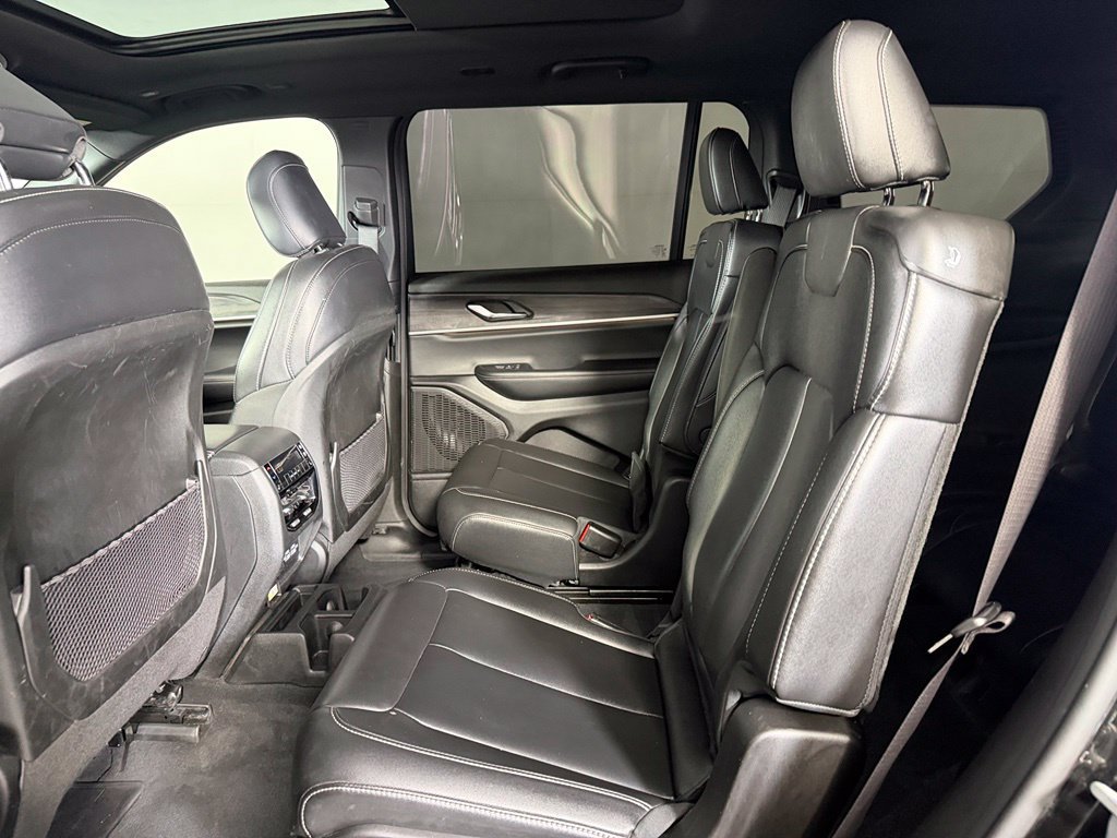Used 2025 Jeep Grand Cherokee L Limited w/ Black Appearance Package RWD image 18