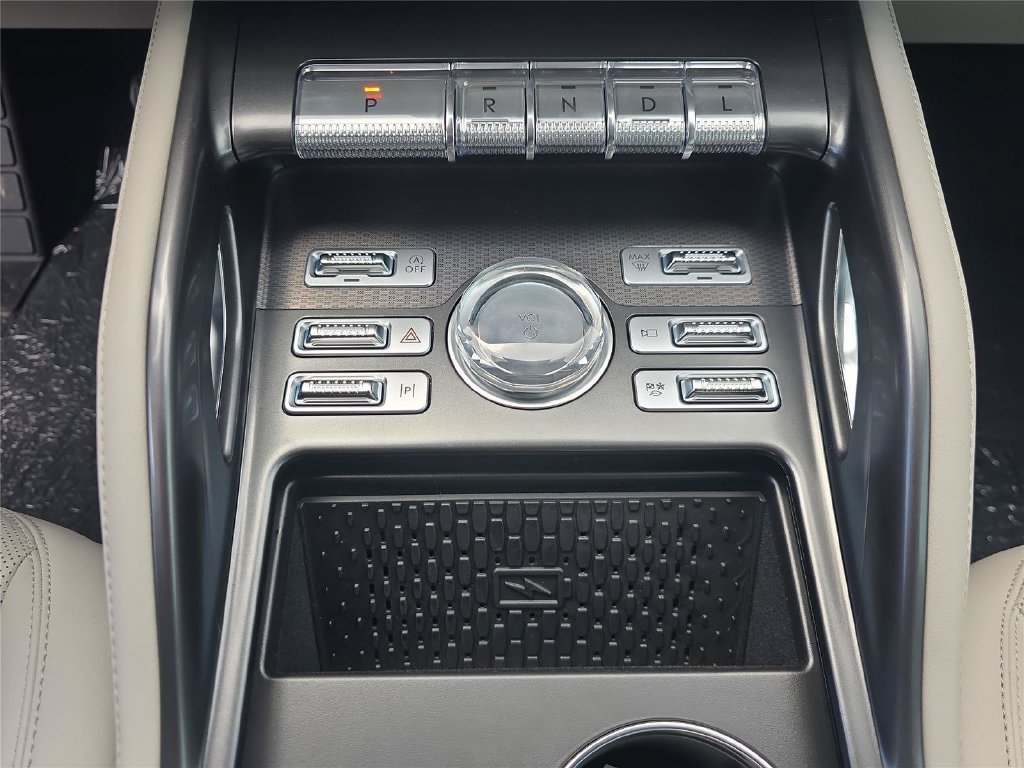New 2026 Lincoln Nautilus Premier AWD/4WD image 17