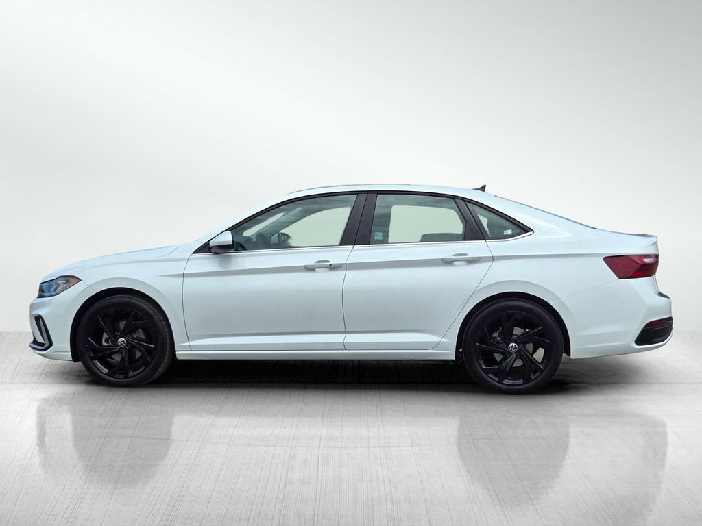 Used 2025 Volkswagen Jetta SE FWD image 8