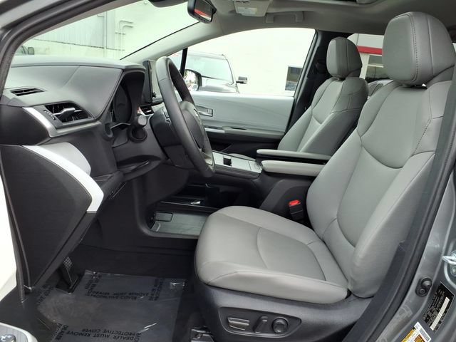 Used 2026 Toyota Sienna XLE FWD image 18