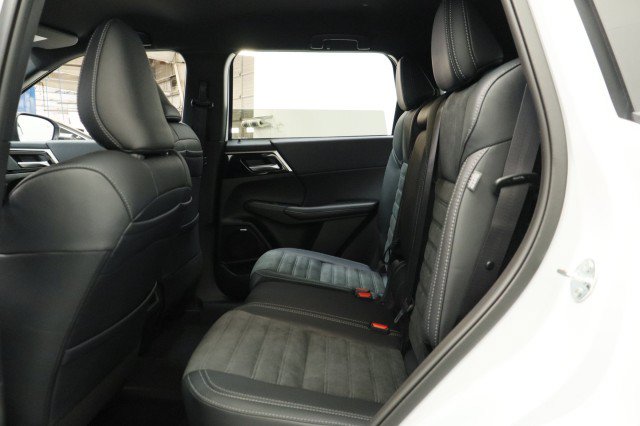 New 2026 Mitsubishi Outlander LE FWD image 23