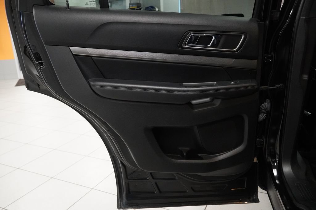 Used 2018 Ford Explorer XLT w/ Equipment Group 202A image 16